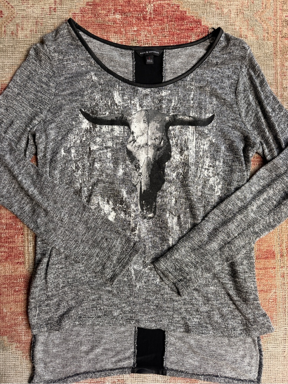 Rock & Republic Gray Heather Long-Sleeve Skull Graphic Top